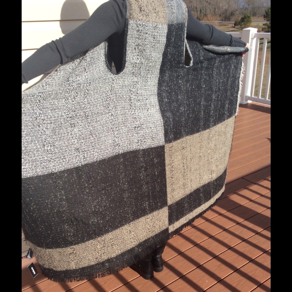 LAST ONE 🖤 HP 🖤 Express Oversized Sweater Vest - Picture 7 of 8